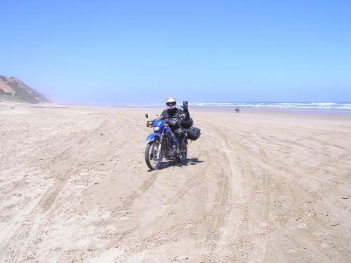 Motorräder am Strand von Neuseeland